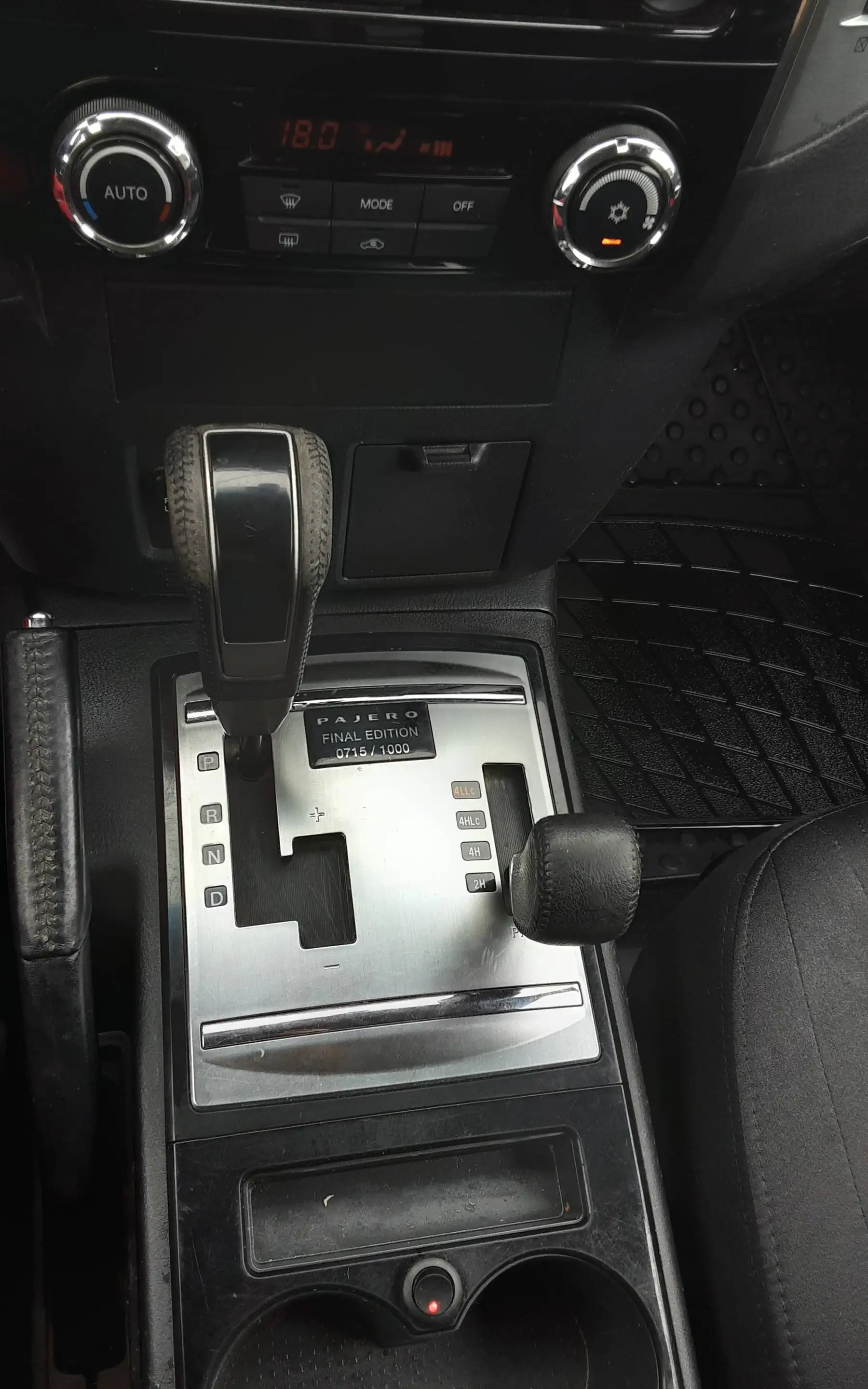 Mitsubishi Pajero EDITION LIMITE 0715/1000 — photo 11