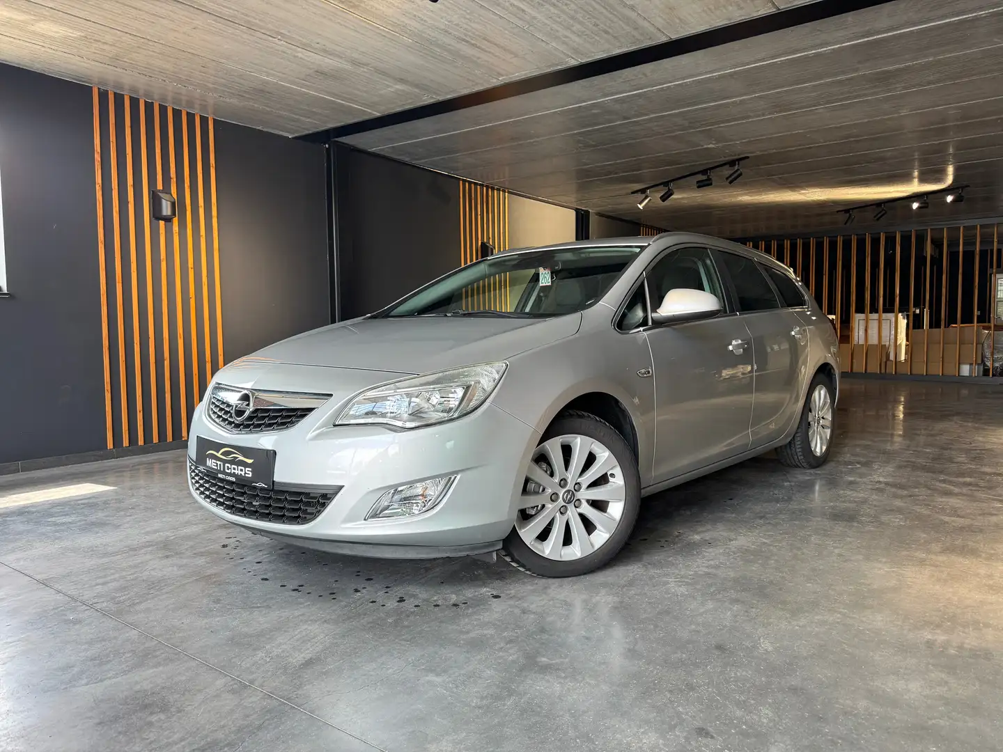 Opel Astra Sports Tourer 1.4 | Trekhaak | Navi | Gris - 2