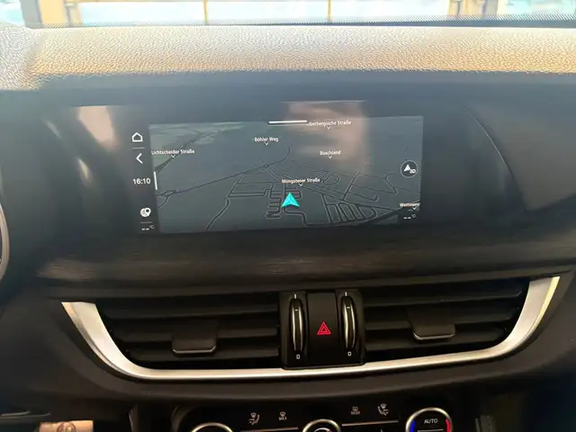 Alfa Romeo Stelvio view 11