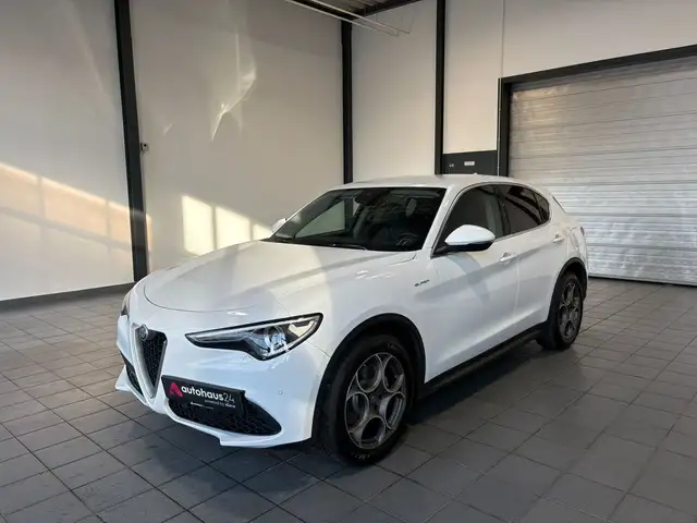 Alfa Romeo Stelvio view 3