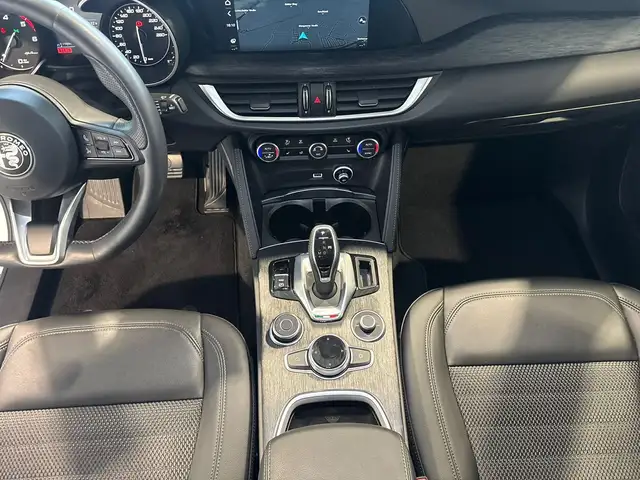 Alfa Romeo Stelvio view 12
