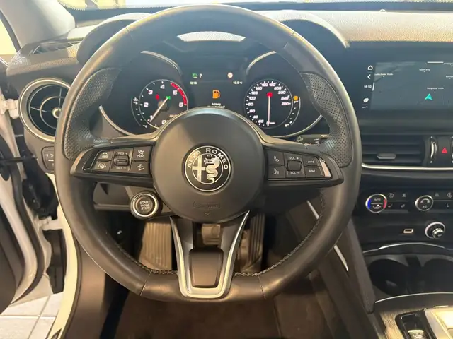 Alfa Romeo Stelvio view 10
