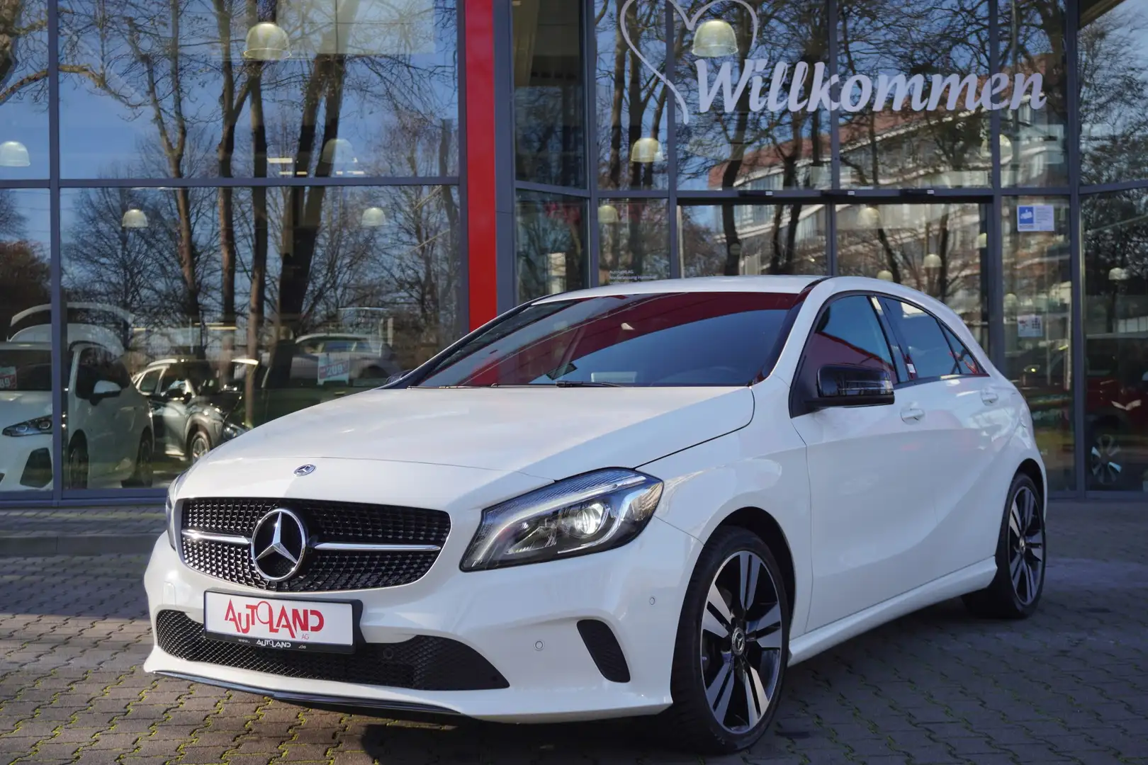 Mercedes-Benz A 220 A220 4Matic Urban 4-Matic 7G-DCT LED Totwinkel White - 2