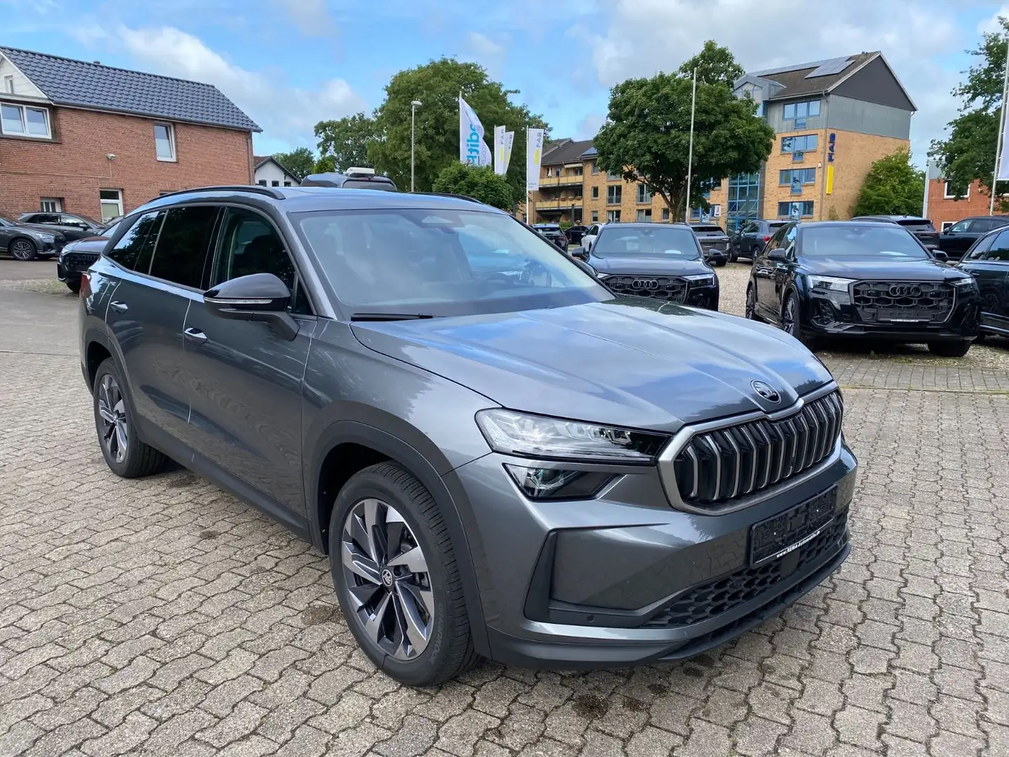Skoda Kodiaq 2.0TDI 4x4 Sel PANO LEDER AHK ACC 7 SITZ Grau - 1