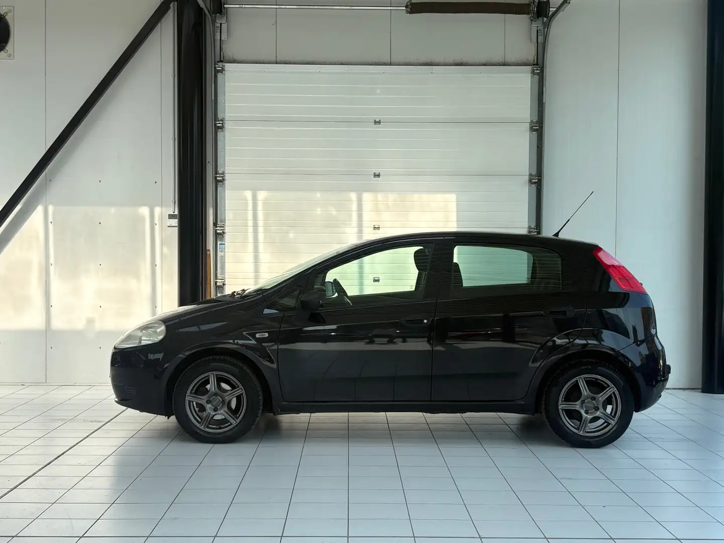 Fiat Grande Punto 1.4i 8v * 5 PORTES * CLIM * JANTES * 1ER PROP * Negro - 2