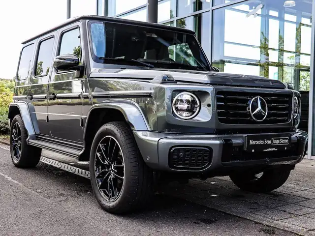 Mercedes-Benz G-Class view 9