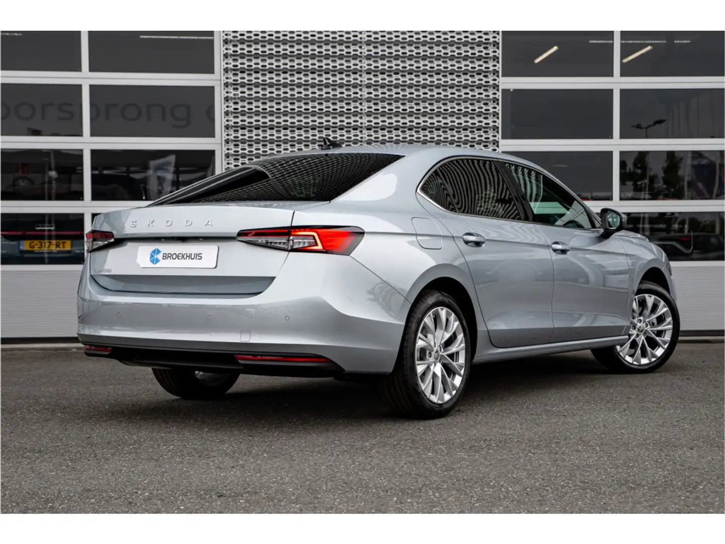 Skoda Superb First Edition | Achteruitrijcamera | Climatronic, Grijs - 2
