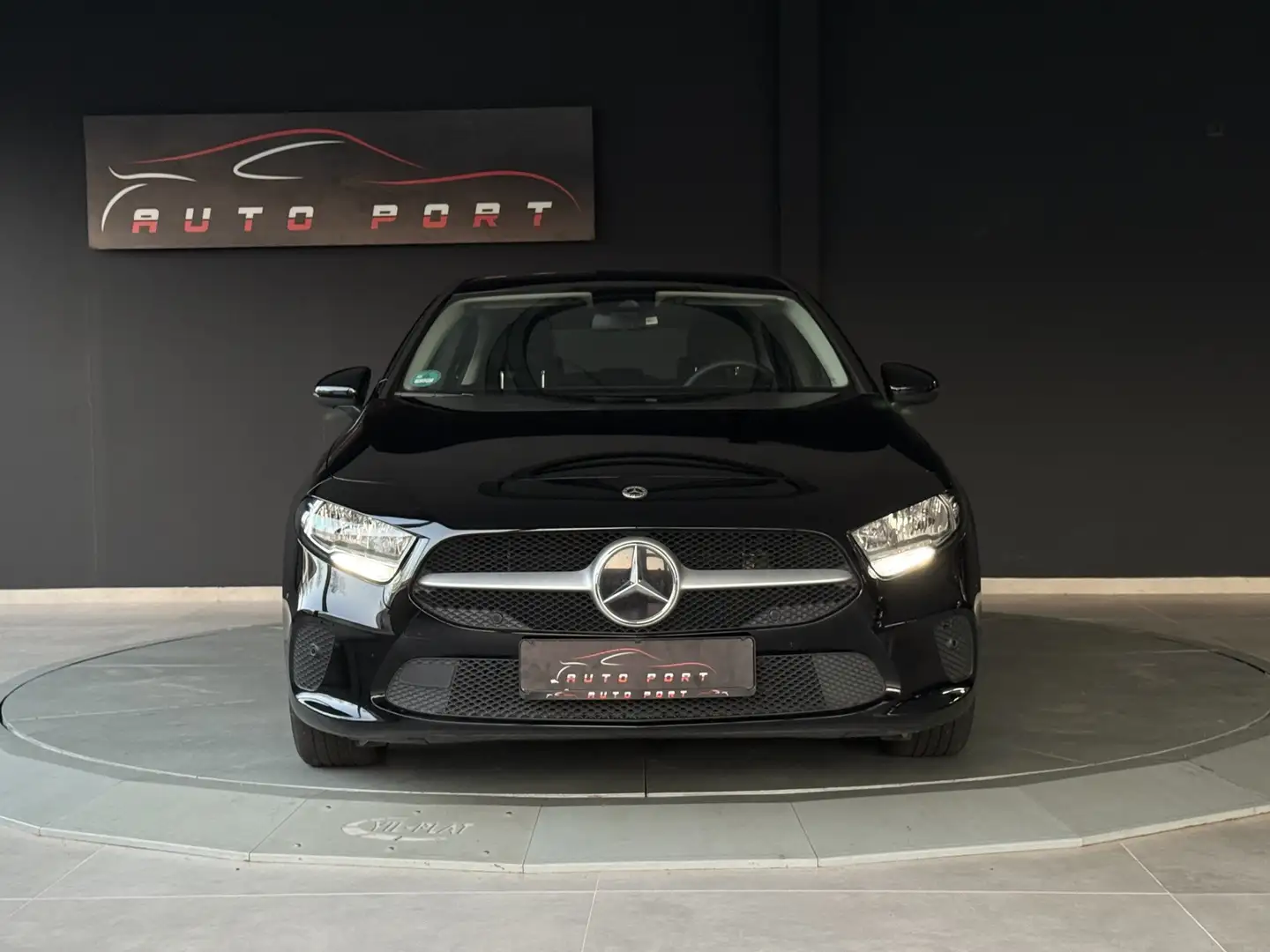 Mercedes-Benz A 250 e *STANDHEIZUNG*NAVI*TEMP*SZHZG* Noir - 2