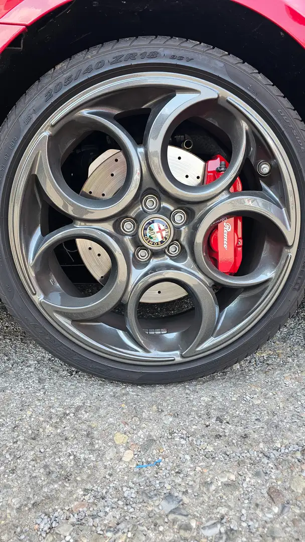 Alfa Romeo 4C launch edition soli 500 esemplari prodotti Rojo - 2