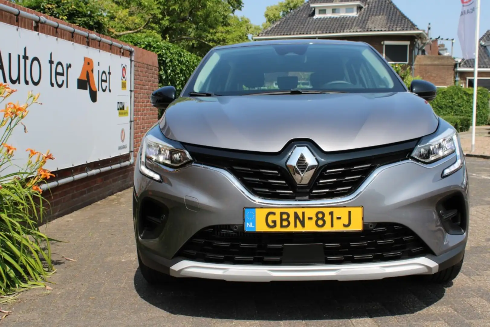 Renault Captur TCe 1.3i 16V 140 pk Mild Hybrid Zen  met slechts 1 Gris - 2