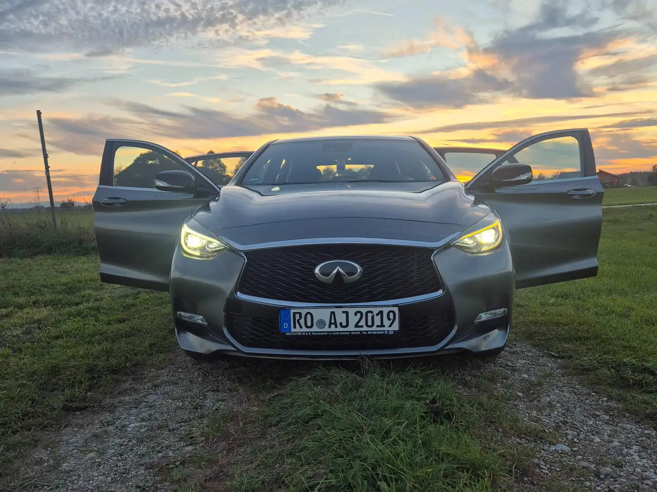 Infiniti Q30