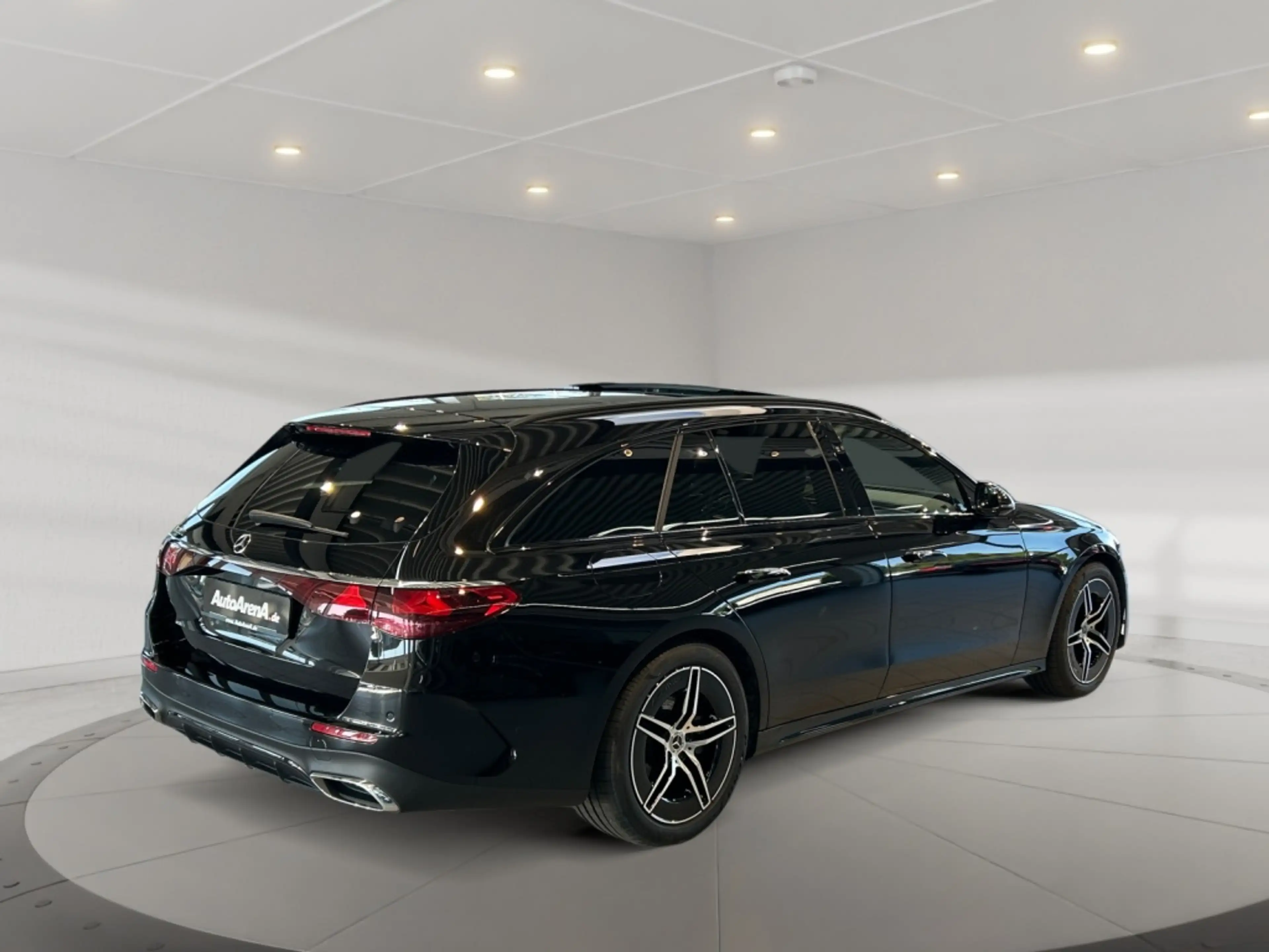Mercedes-Benz E 200 T AMG AMG+MBUX+Night+AHK+Pano+SHD+Wide+Cam — photo 4