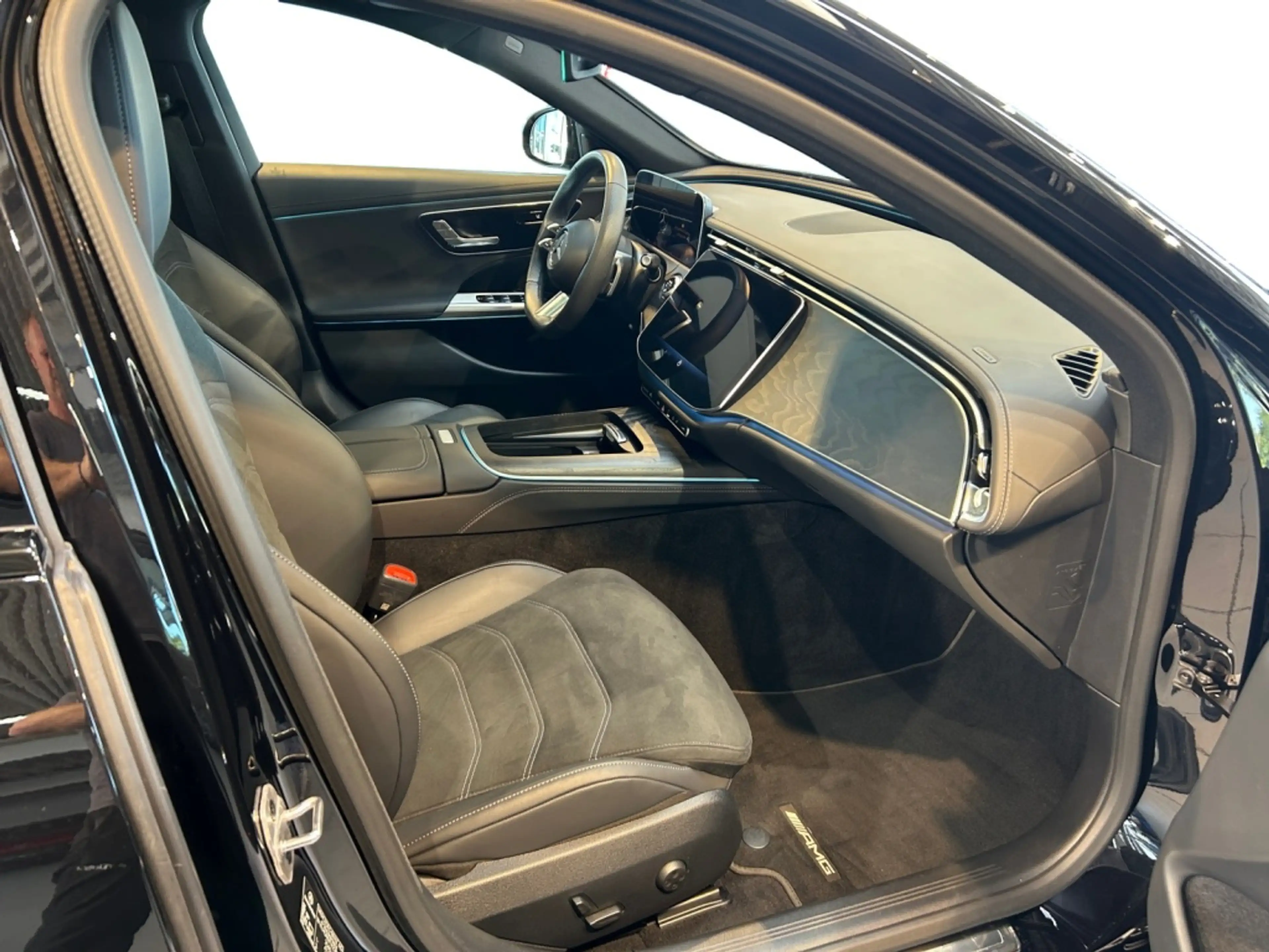 Mercedes-Benz E 200 T AMG AMG+MBUX+Night+AHK+Pano+SHD+Wide+Cam — photo 10