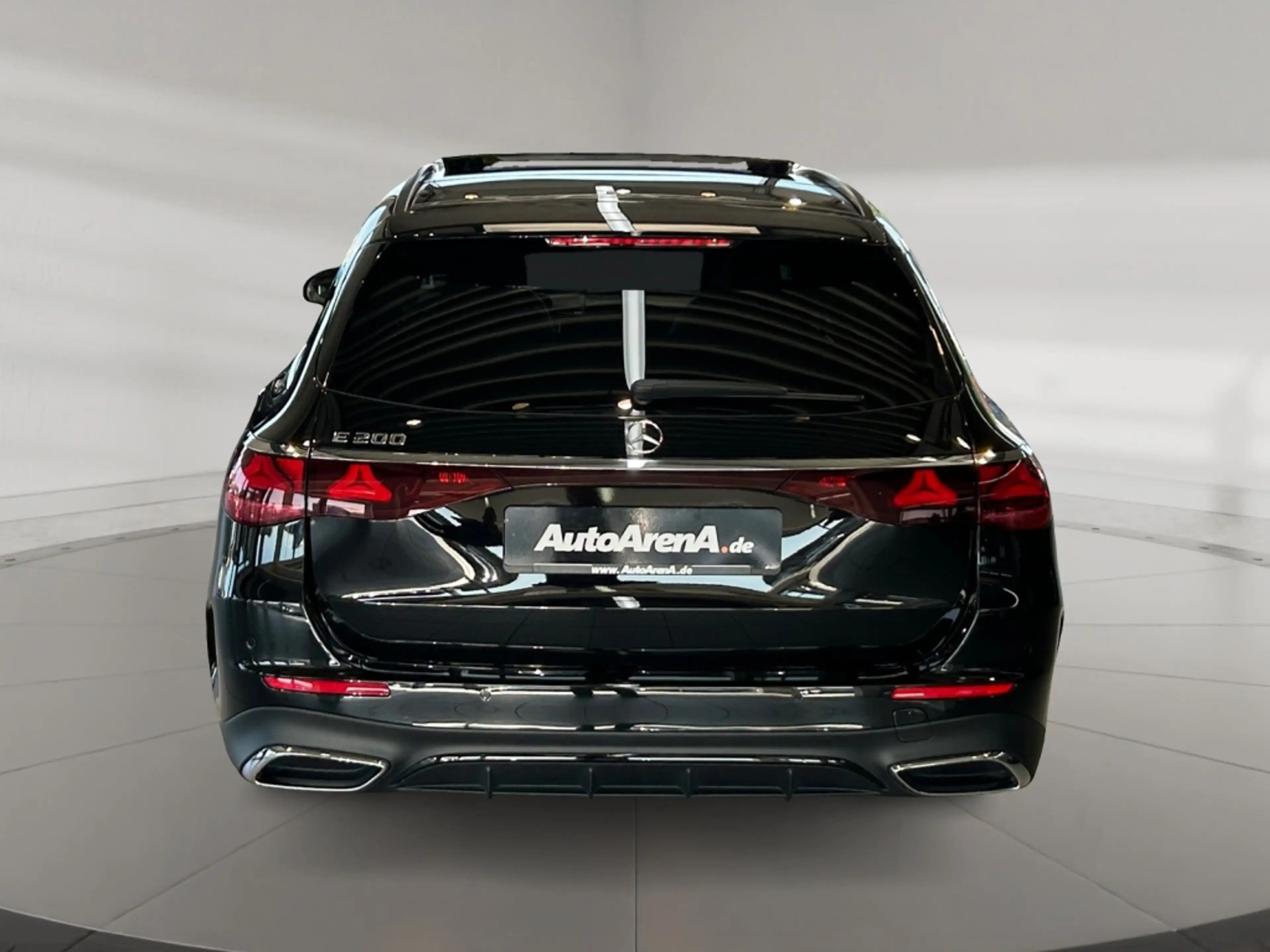Mercedes-Benz E 200 T AMG AMG+MBUX+Night+AHK+Pano+SHD+Wide+Cam — photo 6
