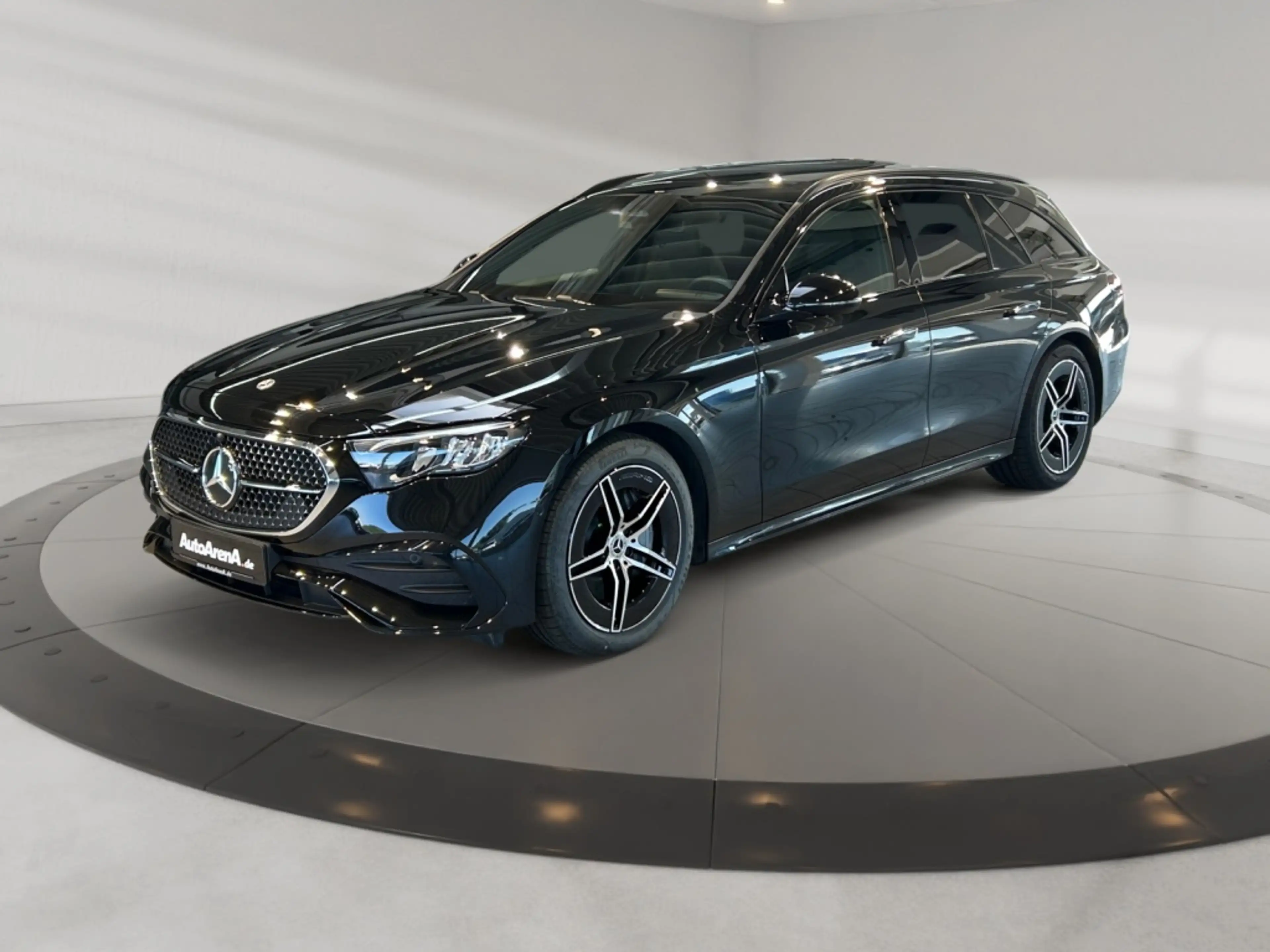 Mercedes-Benz E 200 T AMG AMG+MBUX+Night+AHK+Pano+SHD+Wide+Cam — photo 2