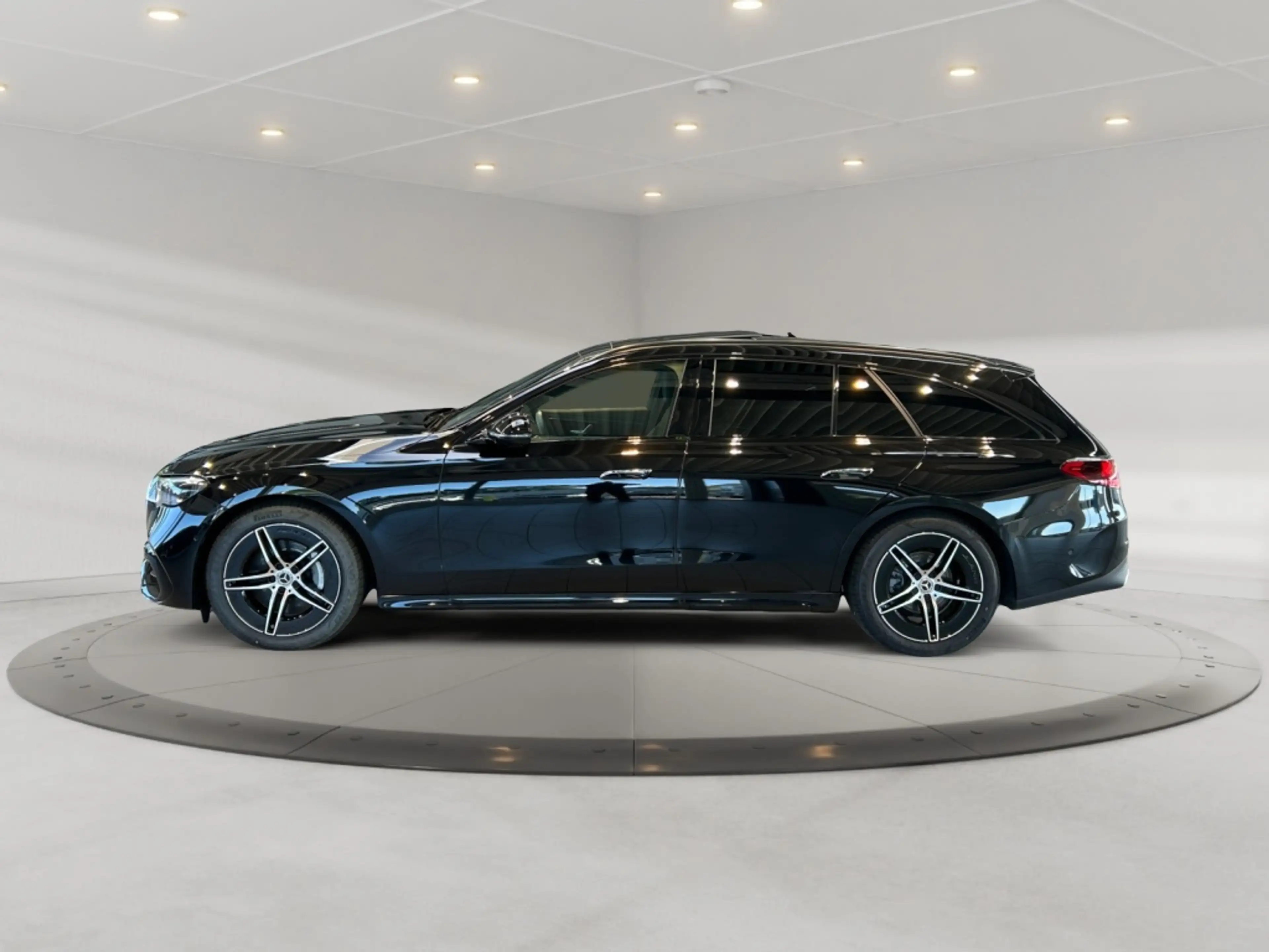 Mercedes-Benz E 200 T AMG AMG+MBUX+Night+AHK+Pano+SHD+Wide+Cam — photo 5