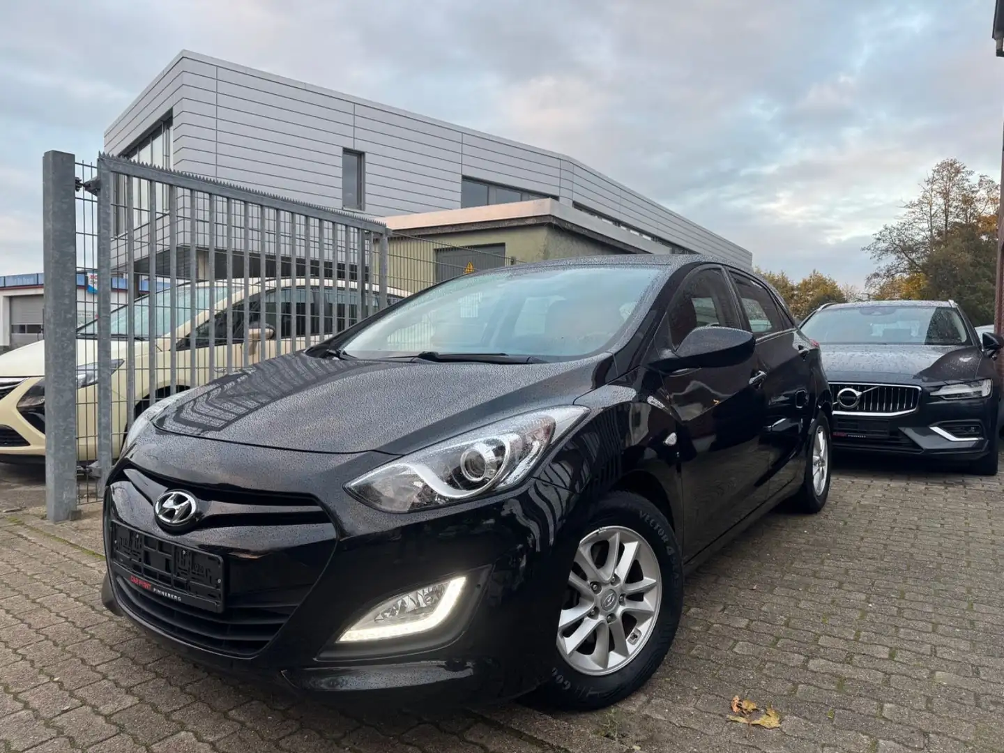 Hyundai i30 FIFA World Cup Edition FRIESPRECH SITZHEIZUN Negro - 1