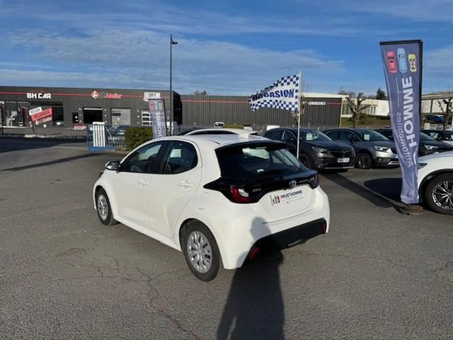 Toyota Yaris 116H DYNAMIC BUSINESS HYBRIDE UTILITAIRE BOITE AUT Blanc - 2