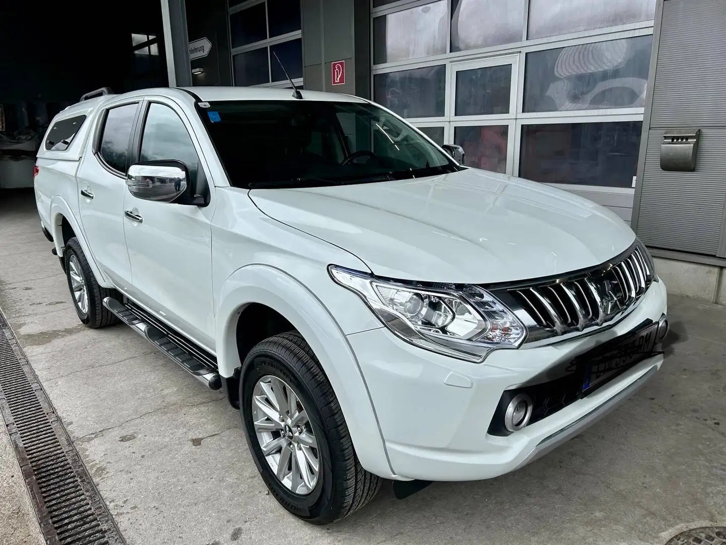Mitsubishi L200 L 200 2,4 DI-D 4WD Doppelkabine Instyle Instyle Weiß - 1