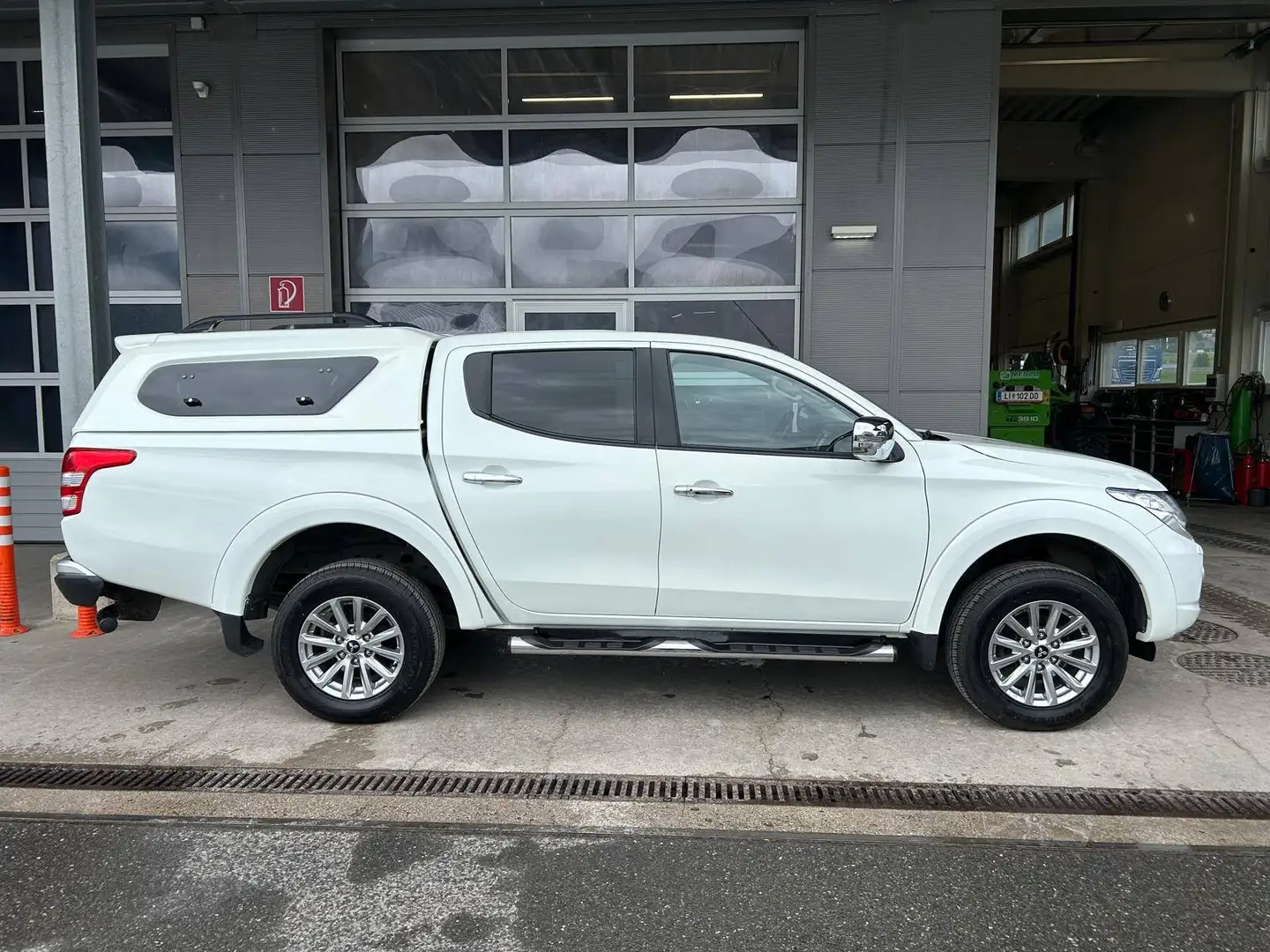 Mitsubishi L200 L 200 2,4 DI-D 4WD Doppelkabine Instyle Instyle Weiß - 2