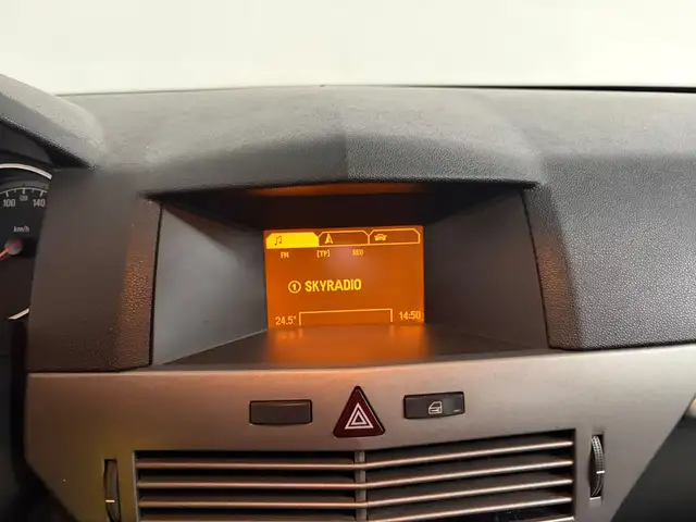 Opel Astra view 12