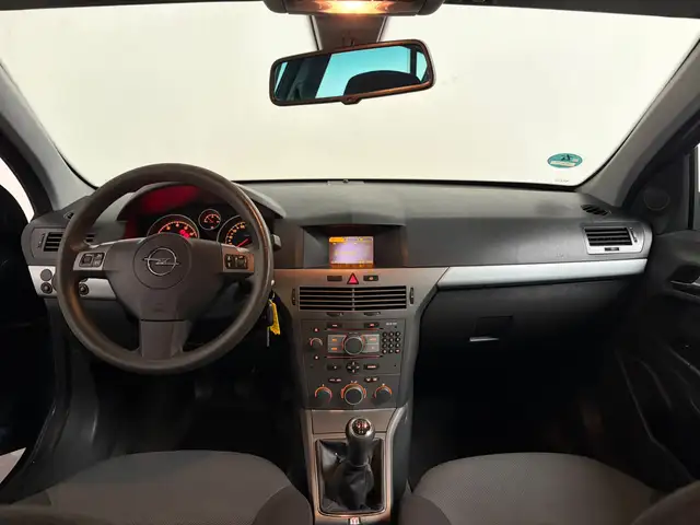 Opel Astra view 16