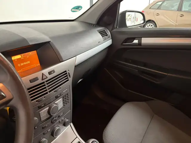 Opel Astra view 15