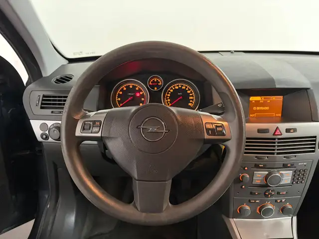Opel Astra view 8