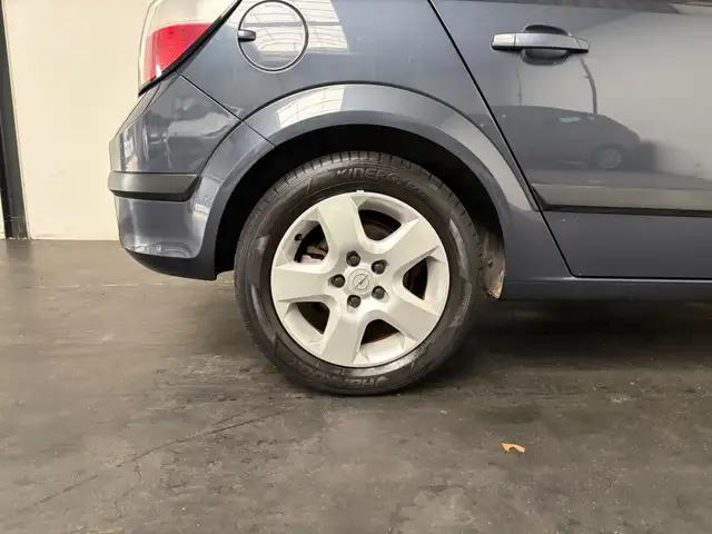 Opel Astra view 20