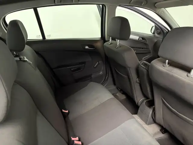 Opel Astra view 17