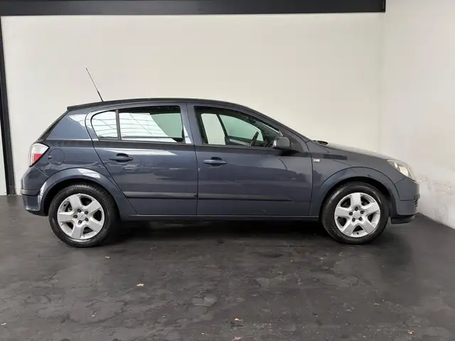 Opel Astra view 19