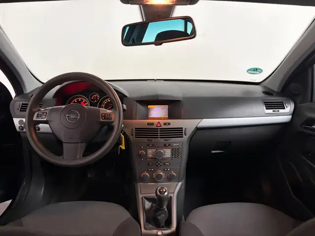 Opel Astra view 6