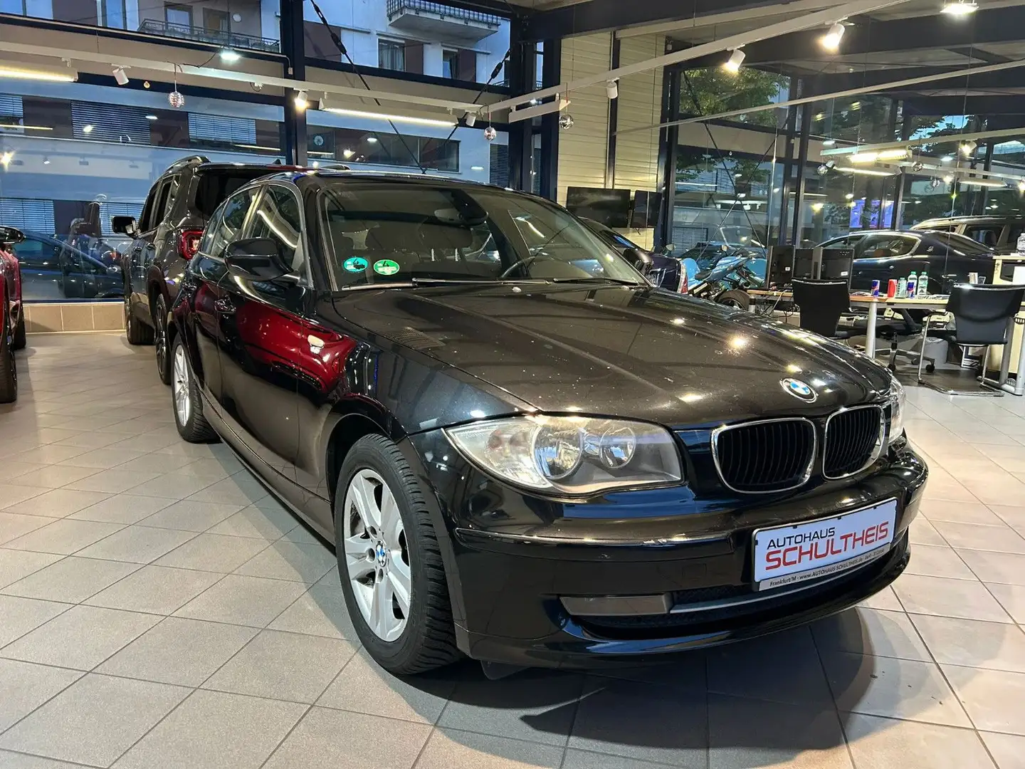 BMW 116 d*PDC*KLIMAAUT*SHZ* Schwarz - 1