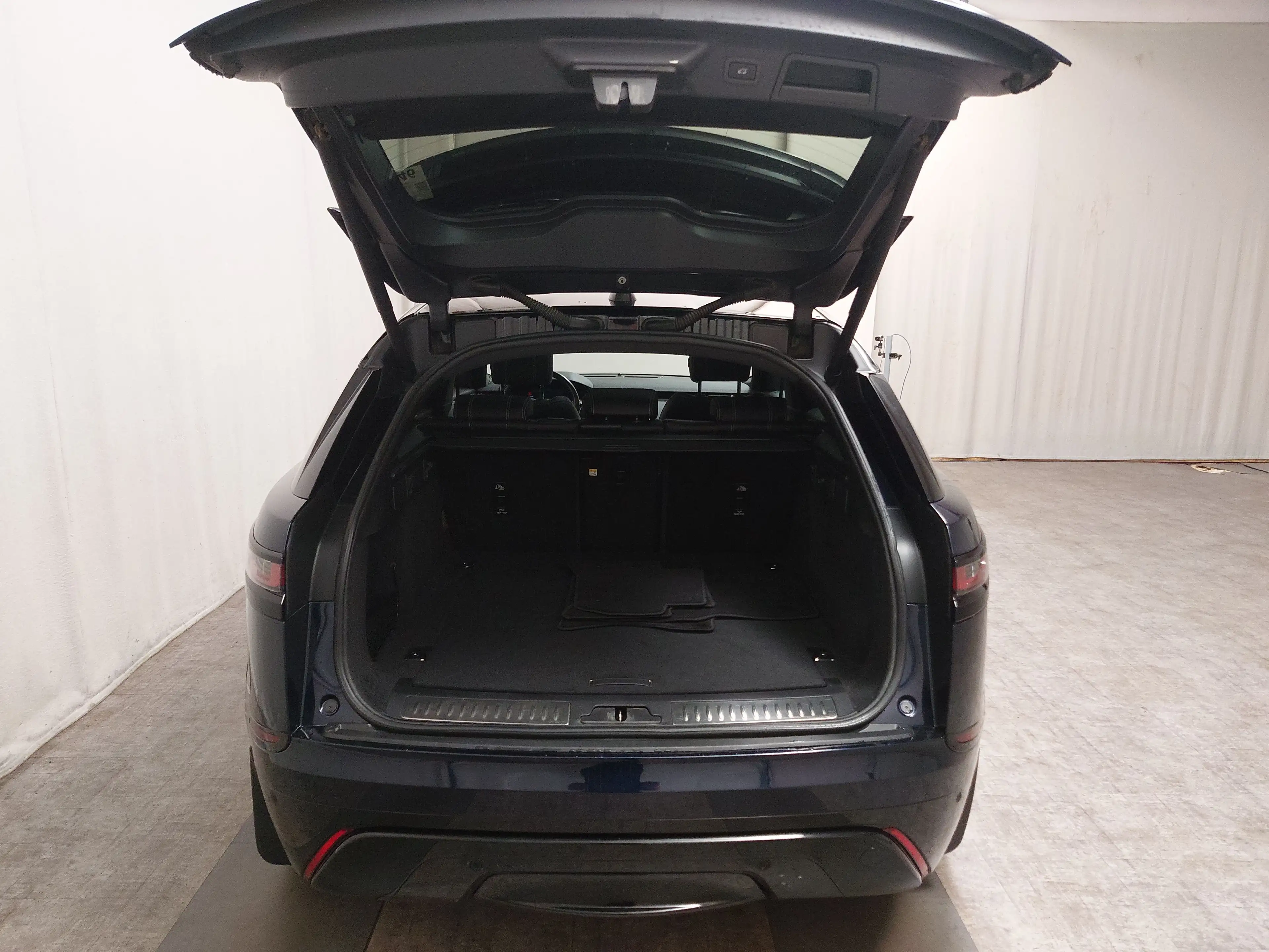 Land Rover Range Rover Velar RANGE ROVER VELAR NAVI KLIMAAUT RADIO TEMPO MFL PANO VC PDC DAB KAMERA Leder LED — photo 15