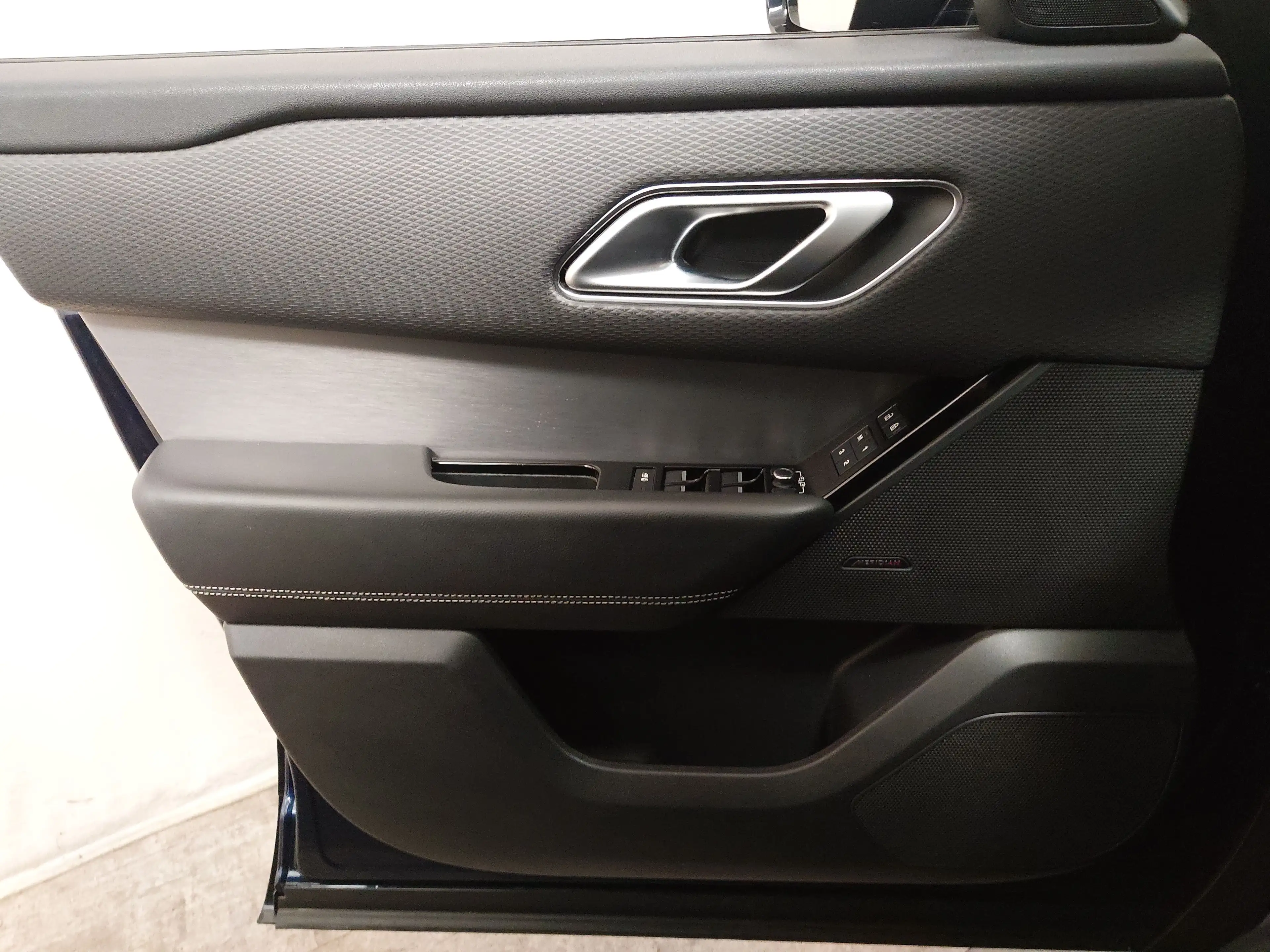 Land Rover Range Rover Velar RANGE ROVER VELAR NAVI KLIMAAUT RADIO TEMPO MFL PANO VC PDC DAB KAMERA Leder LED — photo 5