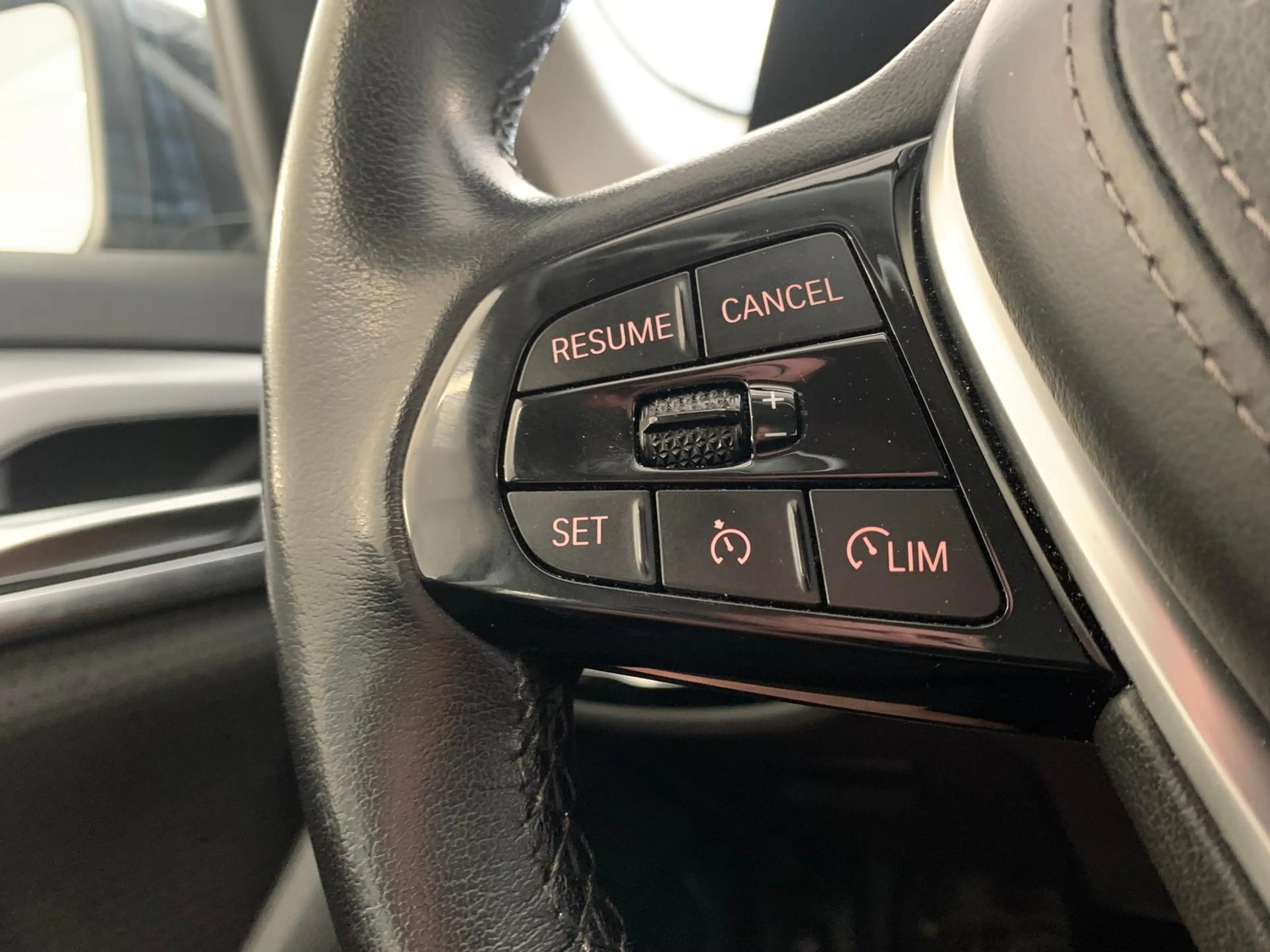BMW 530 d Live Cockpit Prof|Kamera mit PDC|Carplay — photo 10