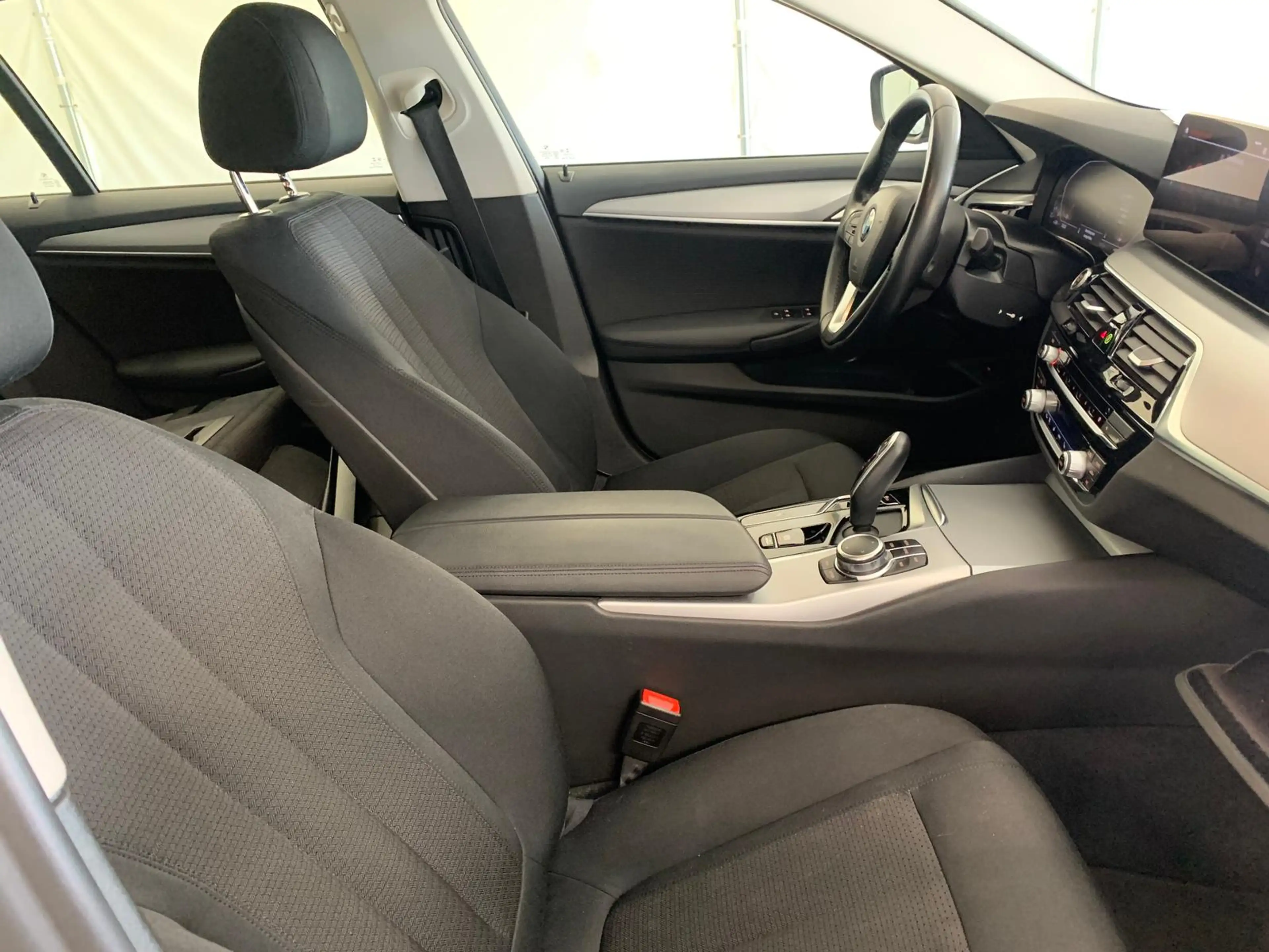 BMW 530 d Live Cockpit Prof|Kamera mit PDC|Carplay — photo 3