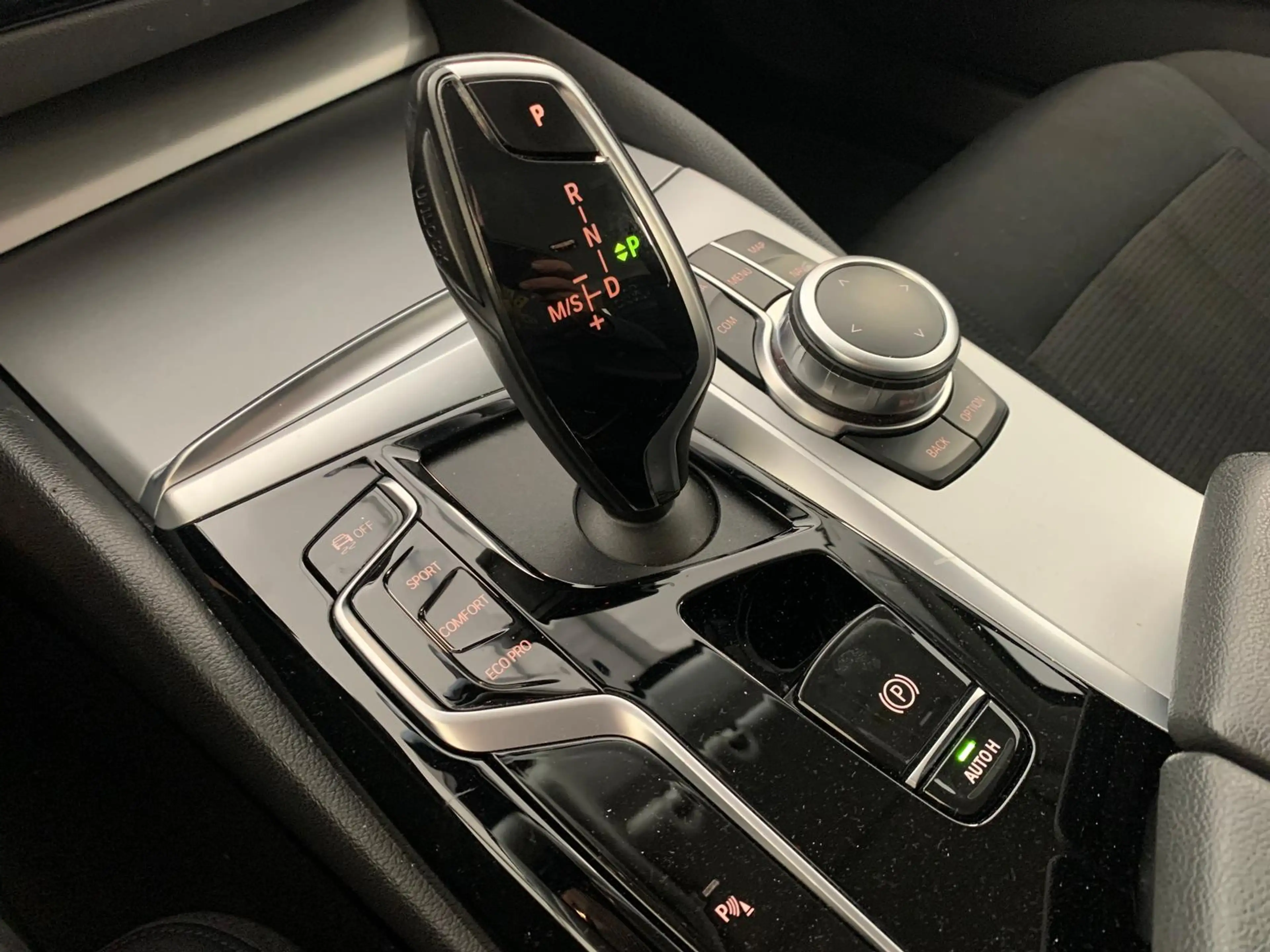 BMW 530 d Live Cockpit Prof|Kamera mit PDC|Carplay — photo 8