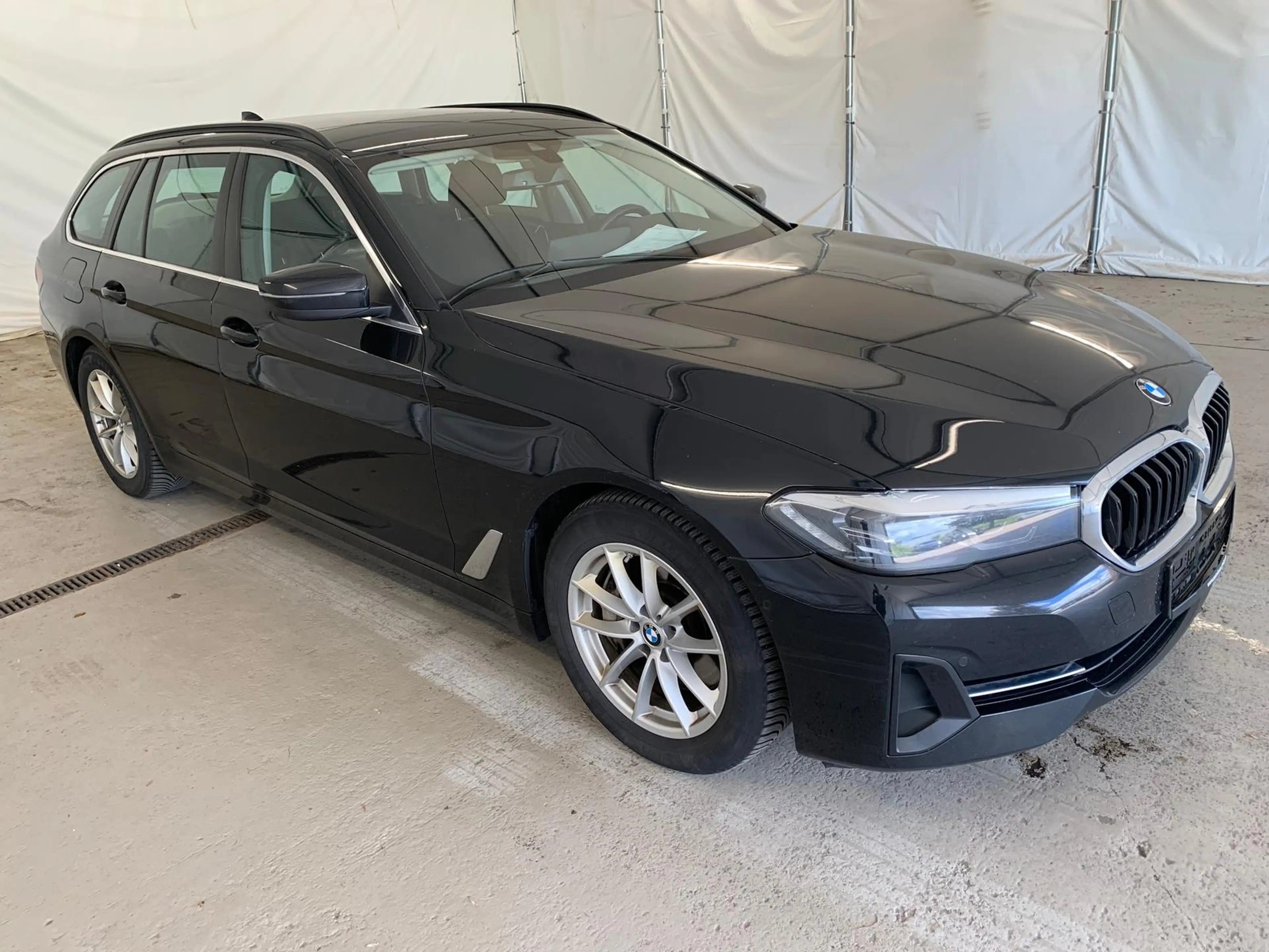 BMW 530 d Live Cockpit Prof|Kamera mit PDC|Carplay — photo 2