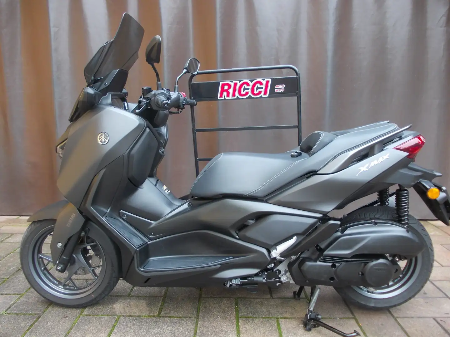 Yamaha X-Max 125 ABS Gris - 1