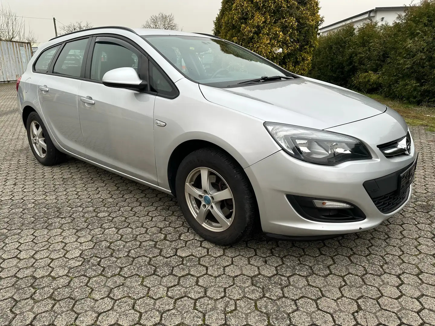 Opel Astra Edition * Navi * AHK Grau - 2