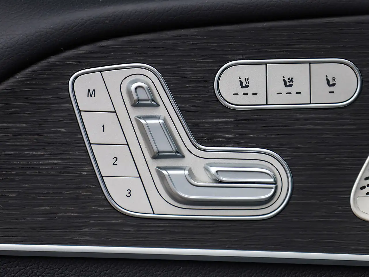 Mercedes-Benz GLE снимка Mercedes-Benz GLE