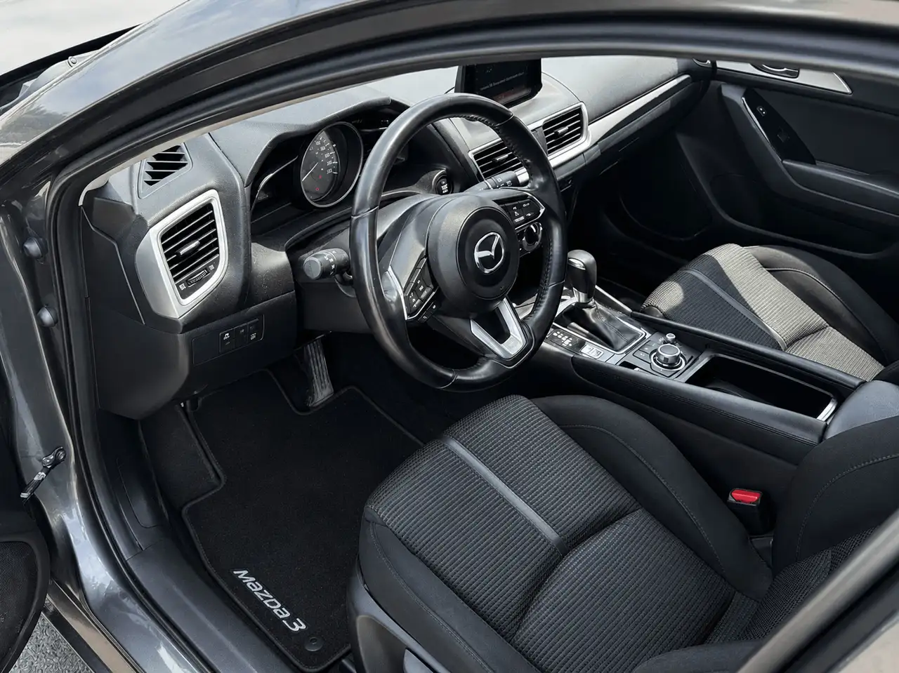 Mazda 3 снимка Mazda 3