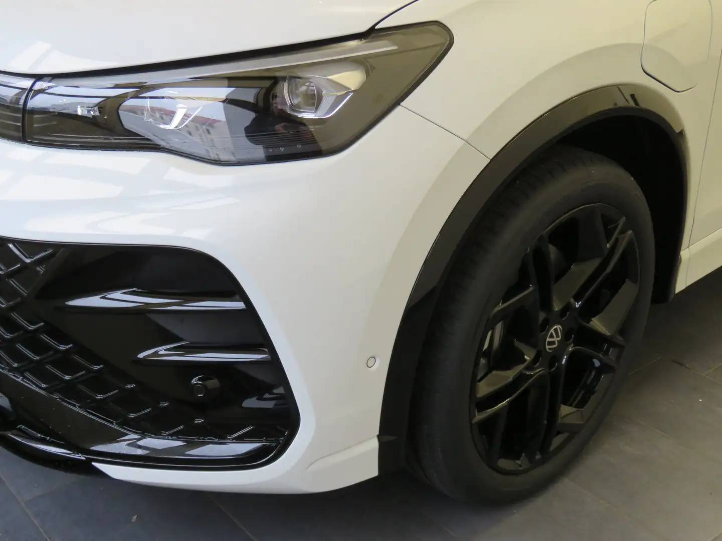 Volkswagen Tiguan Sport eHybrid DSG 150 kW Weiß - 2