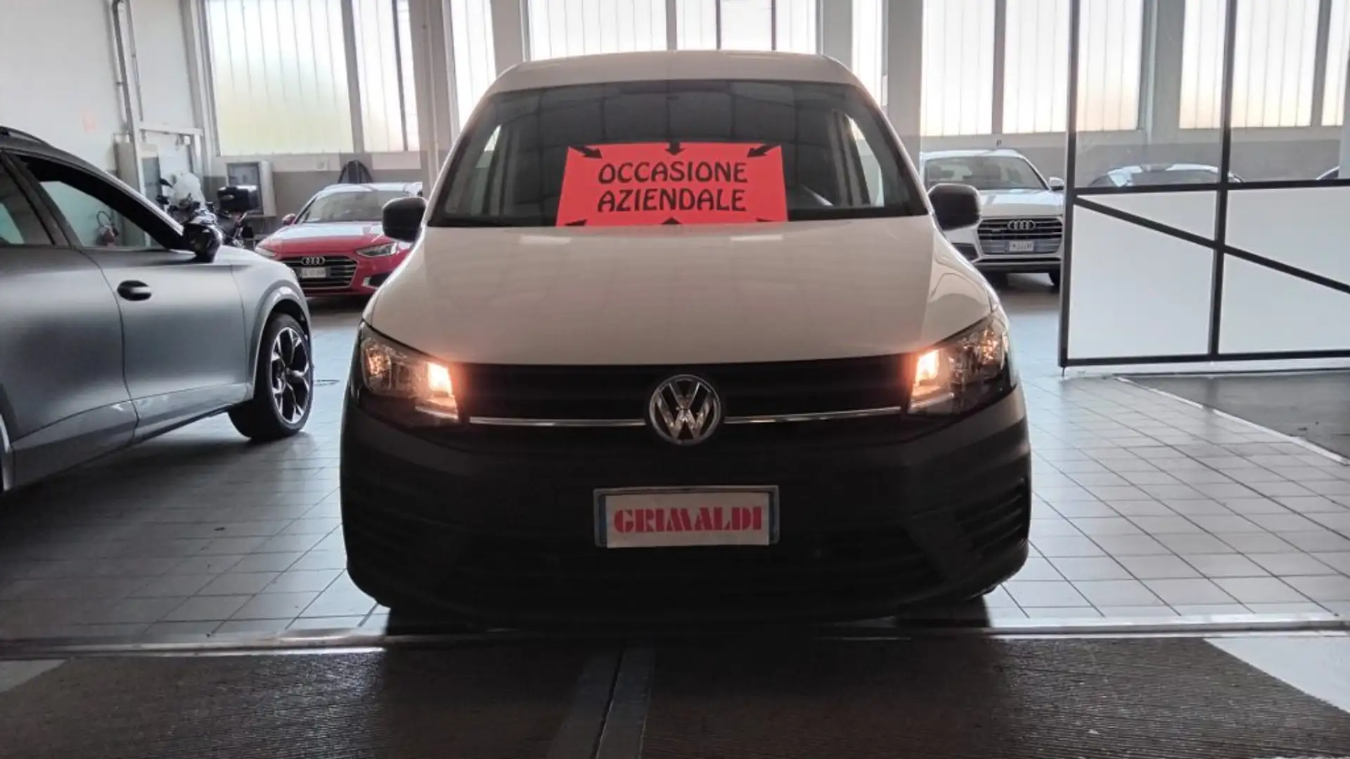 Volkswagen Caddy FG 2.0 TDI 102 CV Grigio - 2