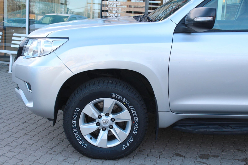 Toyota Land Cruiser Basis 2.8 Automatik*4x4*AHK*PDC*GJR — photo 4
