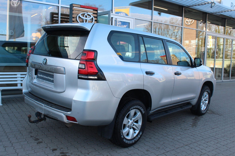 Toyota Land Cruiser Basis 2.8 Automatik*4x4*AHK*PDC*GJR — photo 10
