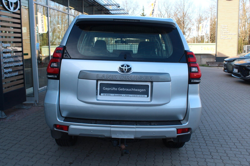 Toyota Land Cruiser Basis 2.8 Automatik*4x4*AHK*PDC*GJR — photo 13