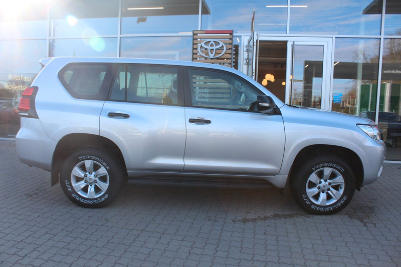 Toyota Land Cruiser Basis 2.8 Automatik*4x4*AHK*PDC*GJR — photo 9