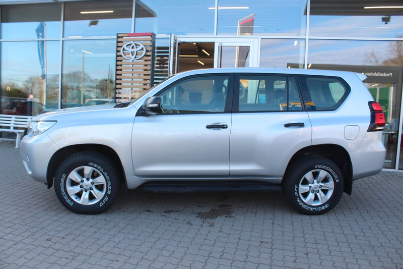 Toyota Land Cruiser Basis 2.8 Automatik*4x4*AHK*PDC*GJR — photo 7